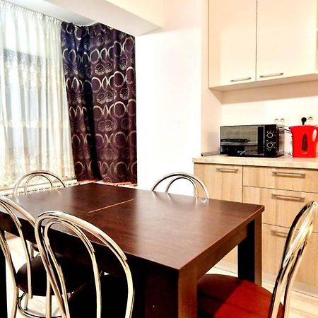 Big & Cosy Apartment With 3 Double Beds & 2 Bathrooms Ясси Екстер'єр фото