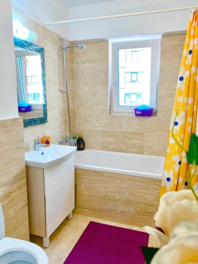 Big & Cosy Apartment With 3 Double Beds & 2 Bathrooms Ясси Екстер'єр фото