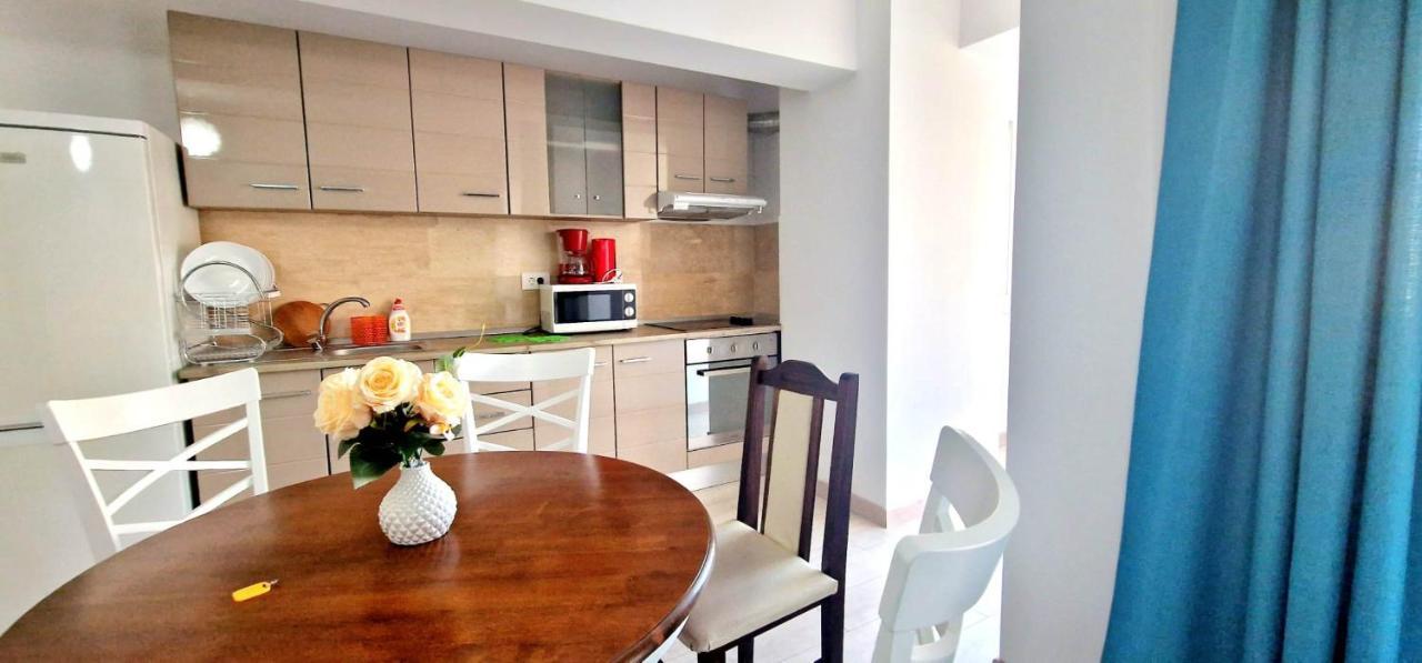 Big & Cosy Apartment With 3 Double Beds & 2 Bathrooms Ясси Екстер'єр фото
